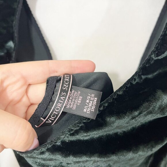 Victoria's Secret Black Velvet Long Sleeve Bodysuit Deep V-Neck Size M/L - Picture 4 of 6